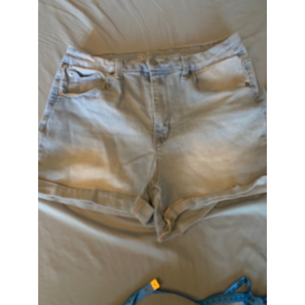 No Boundaries Womens Light Wash Cuffed Denim Shorts Light Blue Size 15